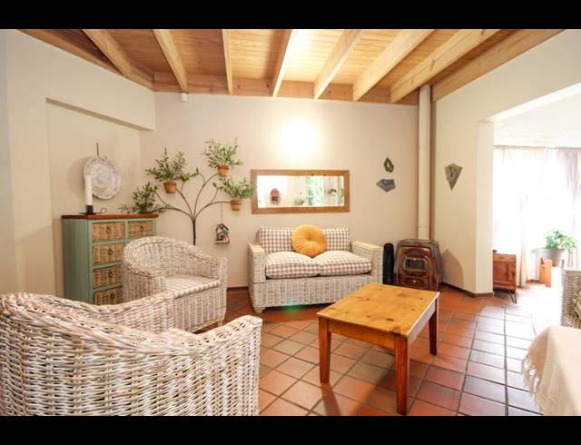 4 BEDROOM TOWNHOUSE FOR SALE IN ROOIHUISKRAAL NORTH